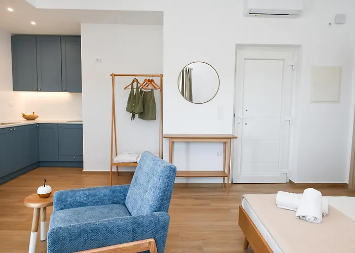 Aegean Blue * Adamantas (Milos)