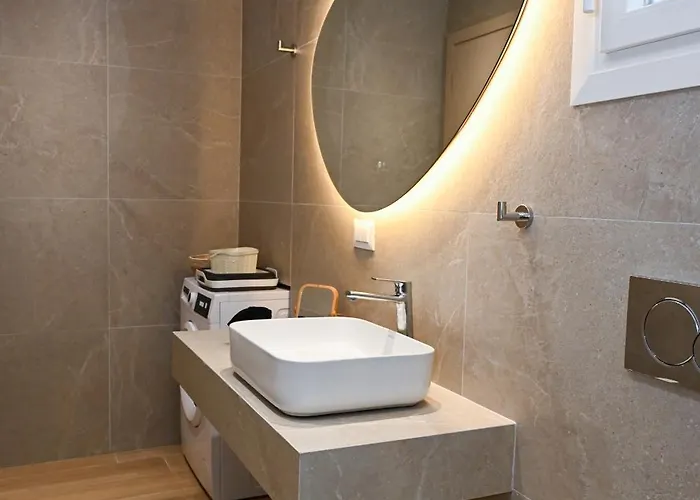 Aegean Blue * Adamantas (Milos)